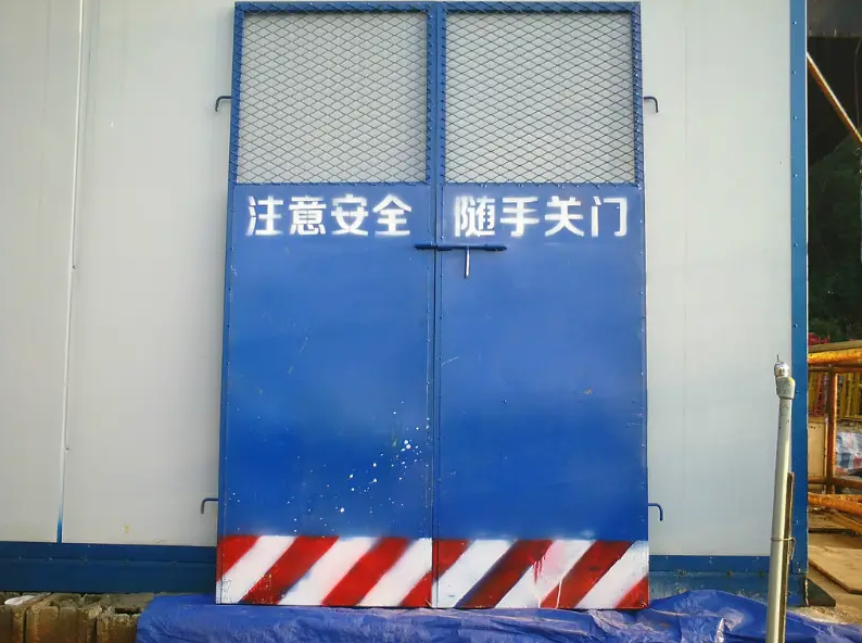 临猗电梯防护门